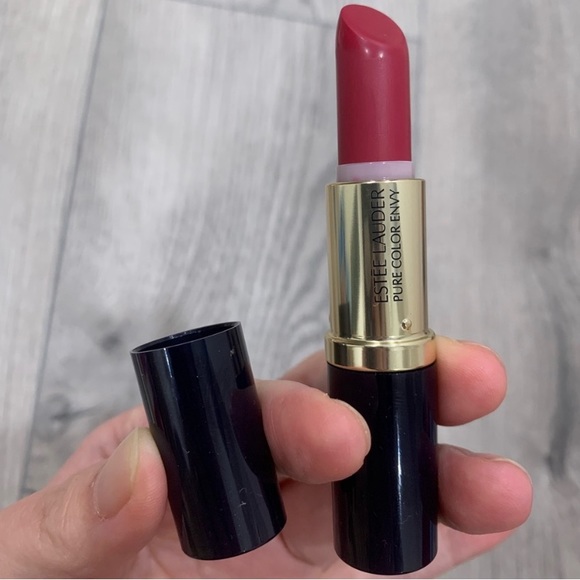 Estee Lauder Makeup Estee Lauder Matt Lipstick 22 Unattainable